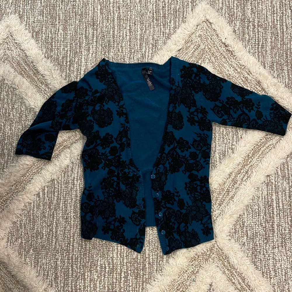 ✅City streets blue & black cardigan, excellent condition, sz small